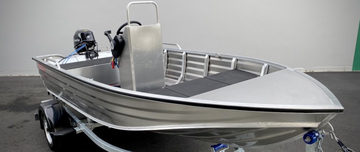 Tiller Steer vs. Centre Console Dinghies: Choosing the Right Setup for Your Adventures